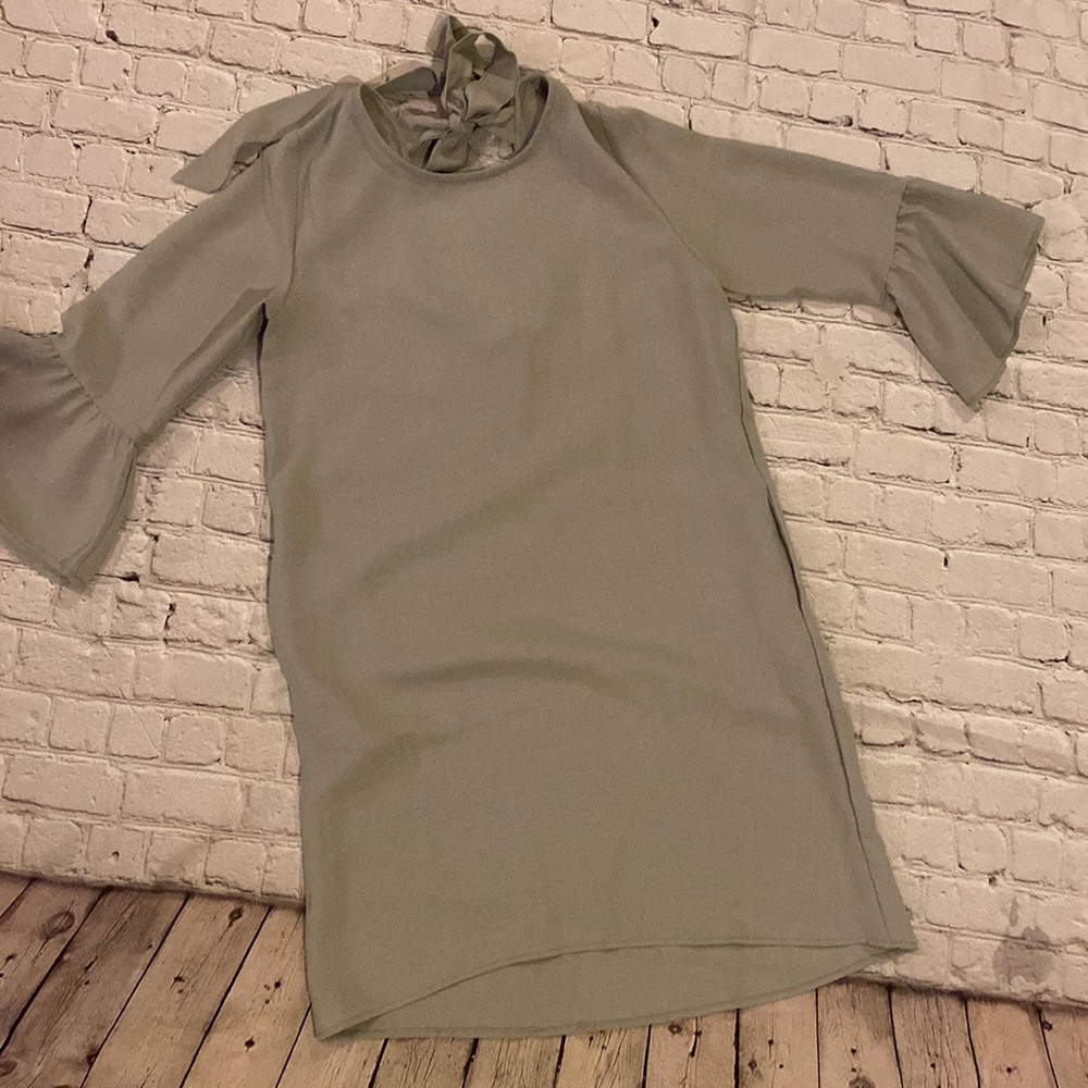 Light grey/blue ruffle sleeve dress with pockets!